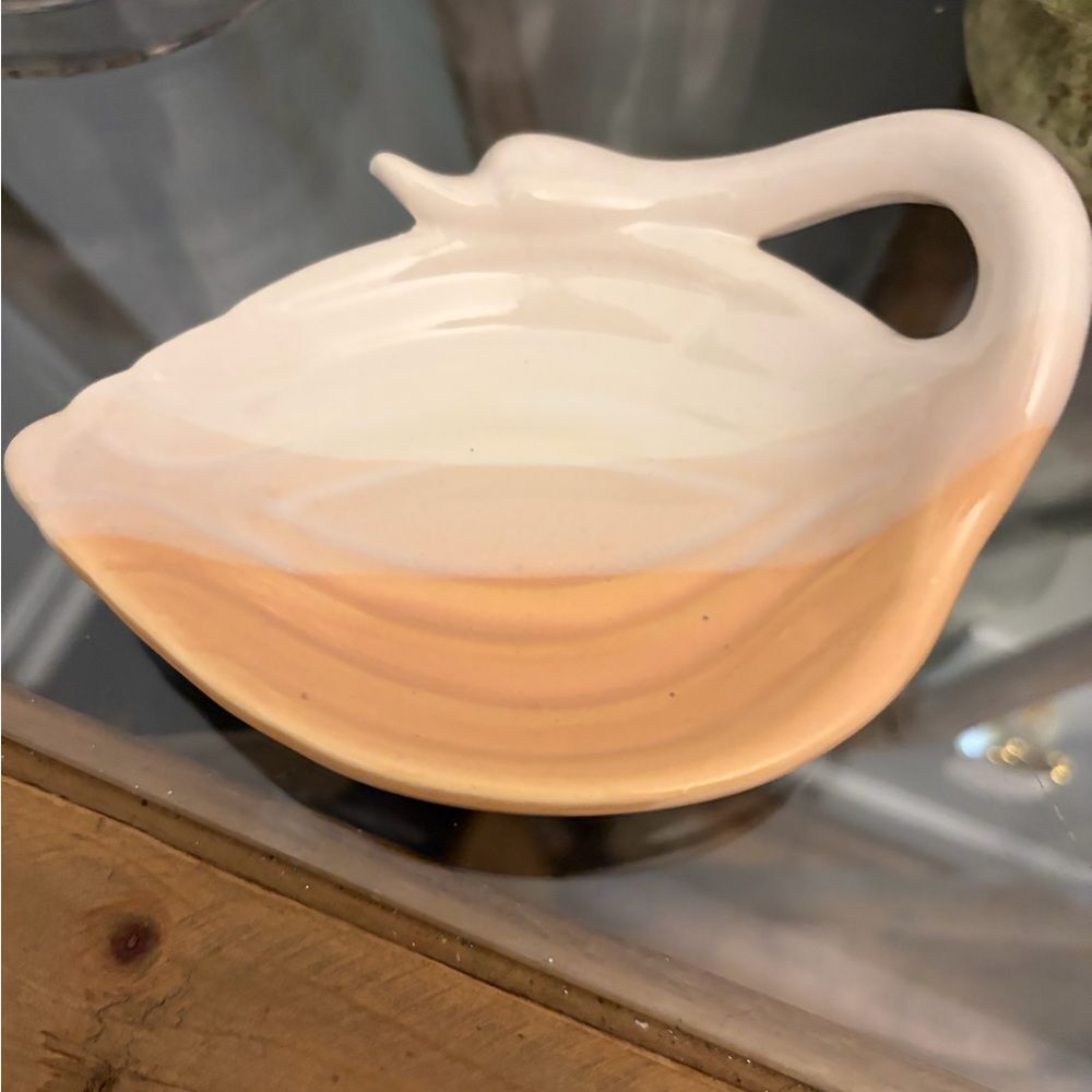 Vintage Elegant Cream and Tan Ceramic Swan soap Dish.